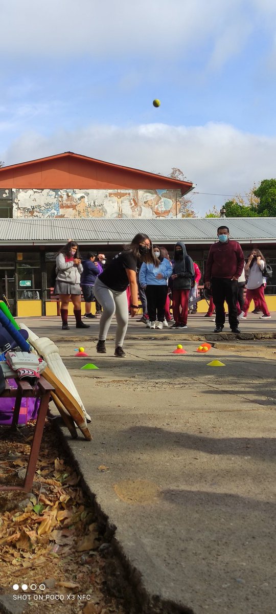 Hoy estuvimos en @insucochillan celebrando el recién pasado #DiaInternacionalDeLaActividadFisica 💪
Agradecidos de la participación y entusiasmo de los alumnos, quienes se animaron a batear y bolear junto a nosotros 🏏