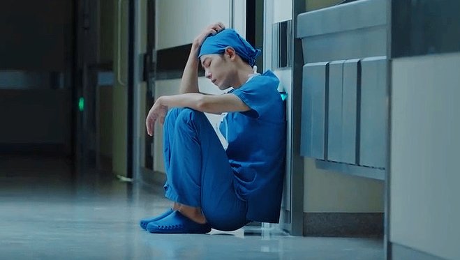 I don't know why Gu Wei in scrubs gives me such Wei WuXian feels. Aah XZ in scrubs...