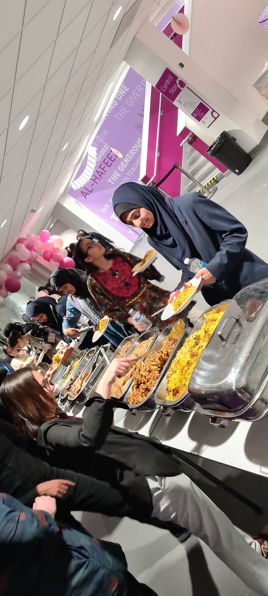 edengirlsslough's tweet photo. The meal in full flow, Masha'Allah. Thank you to Kashmiri Karahi, Slough for the tasty and yummy food. Thank you to DOSTEA for the tasty 'Chai'. #BigIftaar https://t.co/xfcZaWcp87