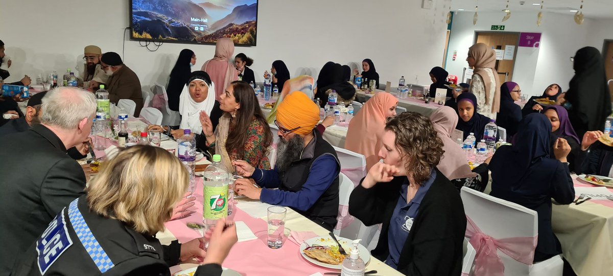edengirlsslough's tweet photo. The meal in full flow, Masha'Allah. Thank you to Kashmiri Karahi, Slough for the tasty and yummy food. Thank you to DOSTEA for the tasty 'Chai'. #BigIftaar https://t.co/xfcZaWcp87