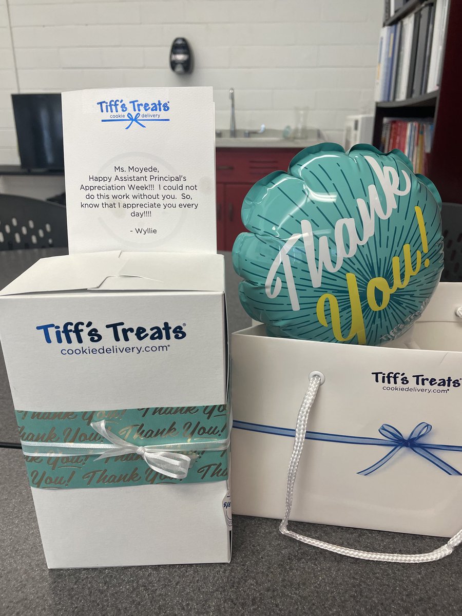 KemiMoyede's tweet photo. ''Twas a heartwarming and wonderful week! Thank you ⁦@WyllieShani⁩ Principal ⁦@AttucksPatriots⁩ and the entire 6th Grade Team for the overwhelming love and appreciation! #AssistantPrincipalAppreciationWeek #PrideofSunnyside #6thGradeTeamRocks #UnrivaledTeamSpirit https://t.co/zfOi634Ujx