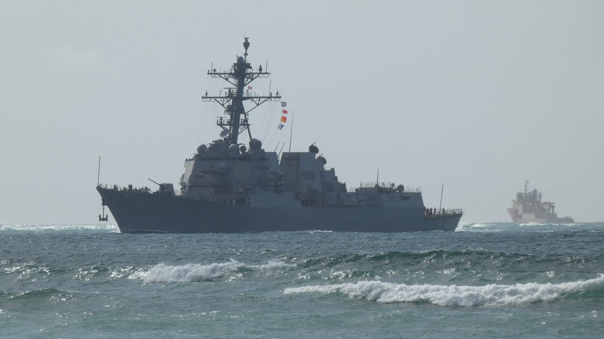 USS Wayne E. Meyer (DDG-108) entering Pearl Harbor 08APR22, MV Alyssa Chouest in background.  #usnavy #ddg108 #usswayneemeyer