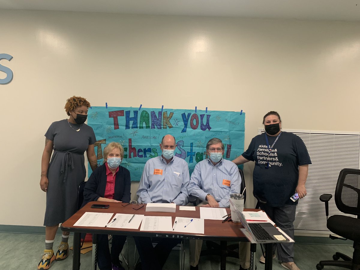 RRCBaptist's tweet photo. Through the Micah program over the past 8+ years, we have developed strong ties with Oak Grove Elementary. Because of the generosity of our church, the BOM was able to recognize the entire school staff for their efforts during the pandemic. https://t.co/hgu2loWePR