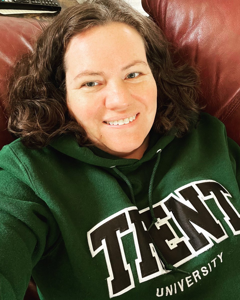skywaywriter's tweet photo. #TrentDay Even though I’m feeling a little blue and resting on the couch with a cold, my heart and spirit are still green! #trentalumni #trentuniversity #classof2007 #FilterNeeded #ILookMuchWorse https://t.co/5RSiX6UBHR