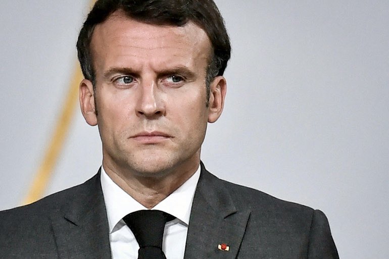EnModeMacaron's tweet photo. RT si tu vas dégager Macron dans deux jours!💪 https://t.co/Ygj2u9XwAz