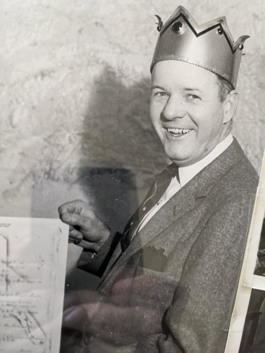 KaiYoga's tweet photo. @TheBakedDrake @DrStevenGreer @GovLarryHogan U mean this guy told ya what Gimmee a DOPE meant in the roaring 20s etc..  His customer wanted a COKE.  I can still picture him saying that and putting his hand down with that smile. And then, Bud u gotta get real J O B.  No big deal. U a good man Charlie Brown.. https://t.co/a84bbtv5DQ