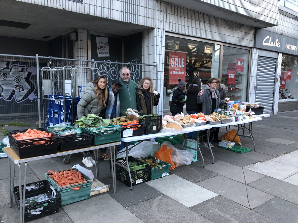 RebDCruz's tweet photo. More than 50 guests joined us for dinner @KilburnStreet to enjoy a lovely selection of fresh fruit &amp; veg, baked and tinned good, hot meals, fresh soup and a cuppa ☕️ 

Join us every Friday at 7:15 on the corner of #Kilburn high st &amp; Brondesbury https://t.co/l8RtFcNkjd