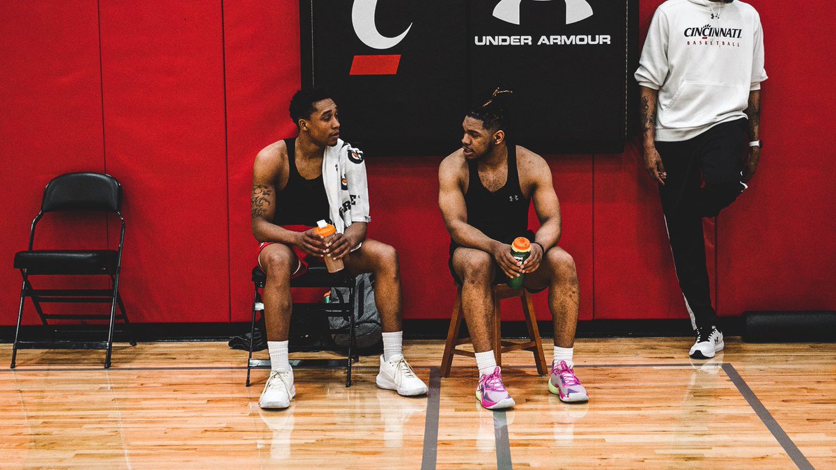 GoBearcatsMBB's tweet photo. Back in the lab. 🧪 https://t.co/CvdWXFnDN5