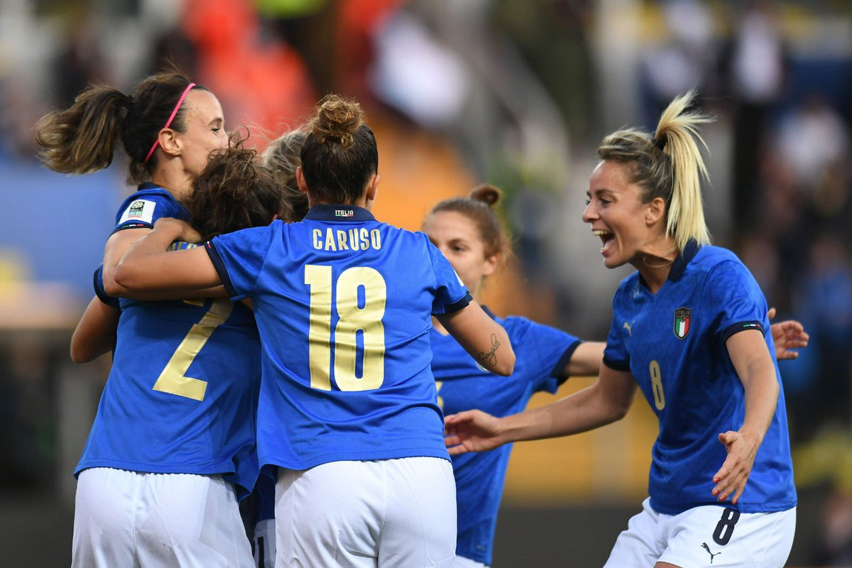 AzzurreFIGC's tweet photo. ⚽️ Qualificazioni mondiali: a Parma le #Azzurre dilagano con la #Lituania 🇱🇹
🗣 #Bertolini: “Ora tre punti con la Svizzera”
Match report ➡️ https://t.co/yqUFcwX5YJ
#FIFAWWC #ITALIT
#Nazionale 🇮🇹 #VivoAzzurro https://t.co/t94yZsZ8TG