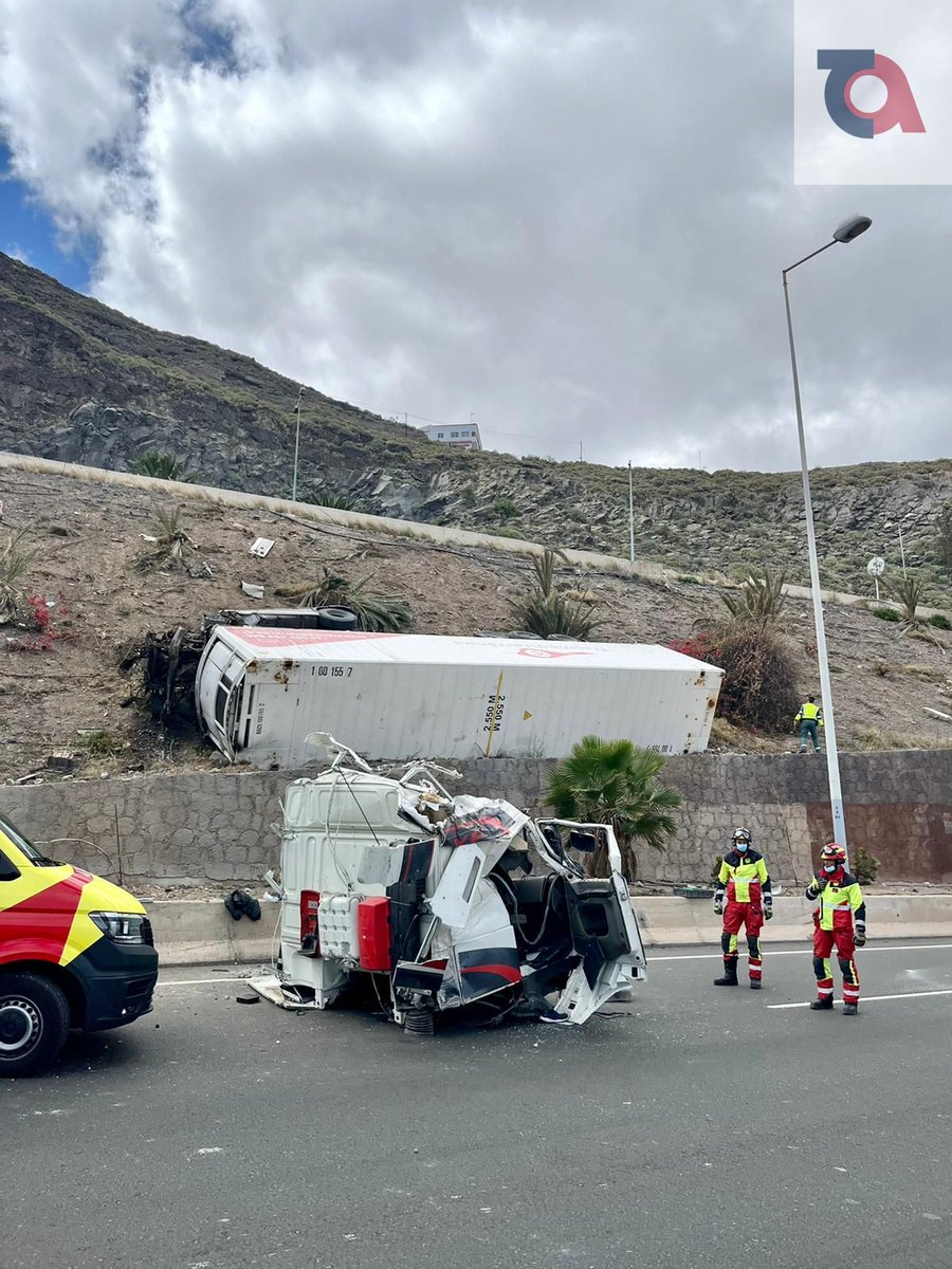 TeldeActualidad's tweet photo. Ampliación: El camionero fallecido en el acto en el accidente de este viernes en la GC-1, natural de Agaete y de 64 años
https://t.co/0v1DabKkGY https://t.co/6A9rDyHRrA