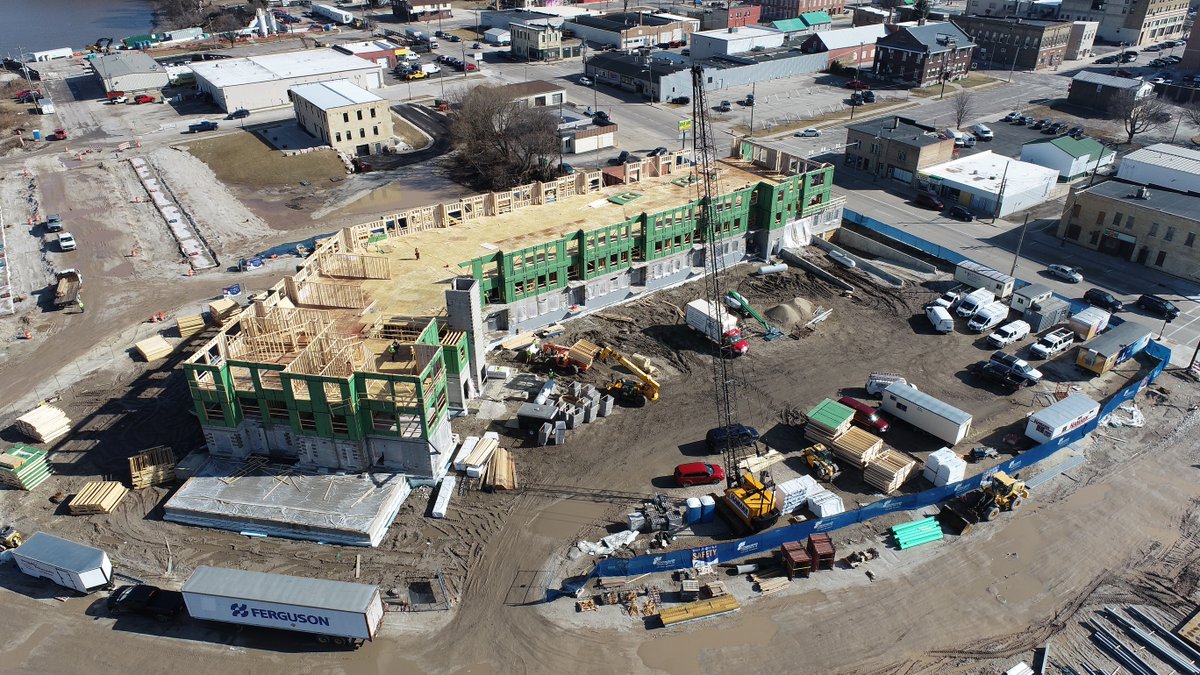 AbacusMke's tweet photo. So much has been going on at #RiverNorthApartments in the @CityofManitowoc!
- poured basement
- 1st-floor steel wall studs
- 2nd-floor framing
- 3rd-floor walls
- 4th-floor deck in progress
- window install started
#RelationalArchitecture #AbacusArchitects #manitowocarchitect https://t.co/Pv5pX3x4yf