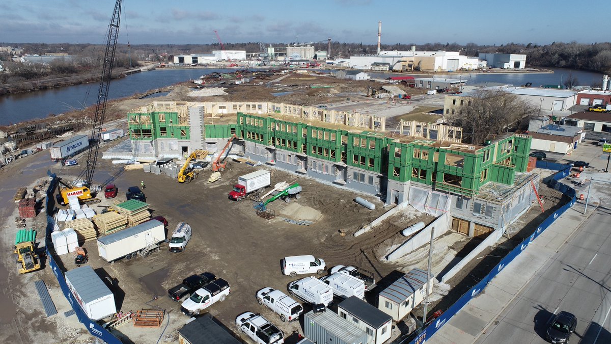 AbacusMke's tweet photo. So much has been going on at #RiverNorthApartments in the @CityofManitowoc!
- poured basement
- 1st-floor steel wall studs
- 2nd-floor framing
- 3rd-floor walls
- 4th-floor deck in progress
- window install started
#RelationalArchitecture #AbacusArchitects #manitowocarchitect https://t.co/Pv5pX3x4yf