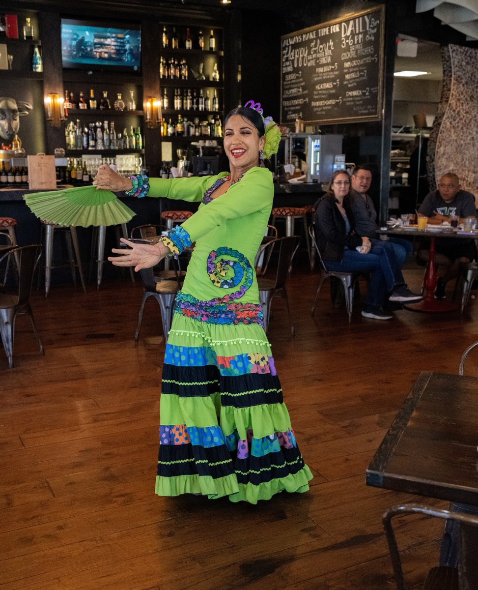 Dancing into the weekend like 👏🏼 #flamenco #friyay #orlando #idrive