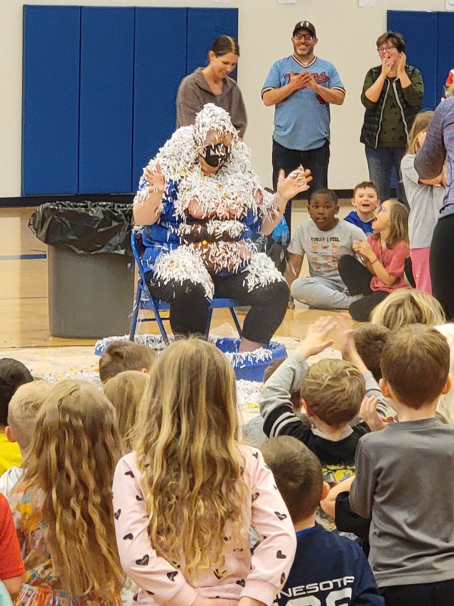 Danielle0523197's tweet photo. Pizza the Principal.  Thanks for being a great sport. Students had a blast @Danielle0523197 @kmespta @KMElem #KoMetStrong https://t.co/OYfUBWDdsw