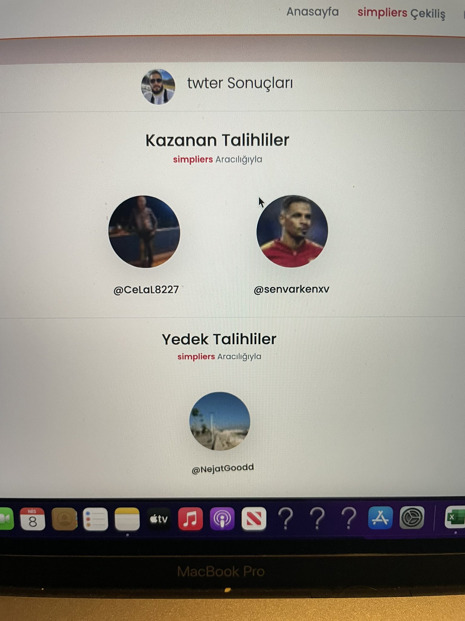 Son çekilişin kazananları ektedir dm atabilirler. https://t.co/A6Db71tZSn