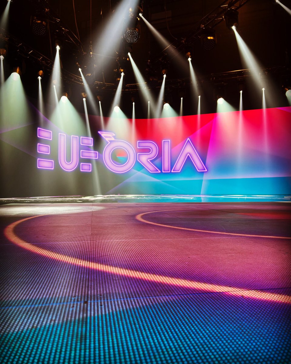 aleixpuig's tweet photo. EUFÒRIA!!! Gala 4, som-hi!!! 🎤🎶 #eufòria #tv3 #eufòrics #concert #instagood #instamoment #euforiatv3 #photo #plató #tv #photooftheday #public  @euforiatv3 @tv3cat https://t.co/ADzTrQmMfO