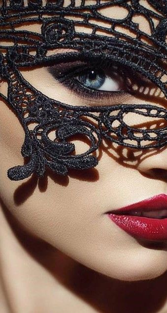 Puedo concederte un baile, pero no dudare en salir corriendo a las 12. 

#TeamBreakEH