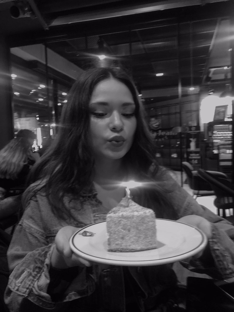 alacalev's tweet photo. yeni baslangıclara🥂🥺 https://t.co/D0gMyVElvl