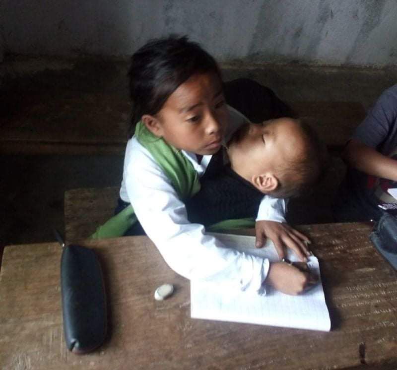 ThinkBraincat's tweet image. This is Meiningsinliu Pamei, a 10-year-old studying at school while she takes care of her baby sister. Braincat has decided to help her along with other young girls who are not receiving the best education possible. #philanthropy