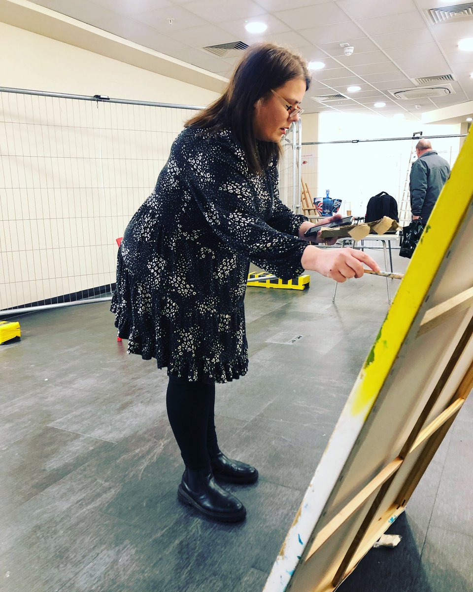 Delighted that Helen Yousaf bought 2 pieces to exhibit and finished one off before our very eyes!
Thx again to the team @LibertyRomford for their support.
Open at 10am on Monday 11th for week with interactive zones including space to show support for Ukraine.
#easterart4everyone