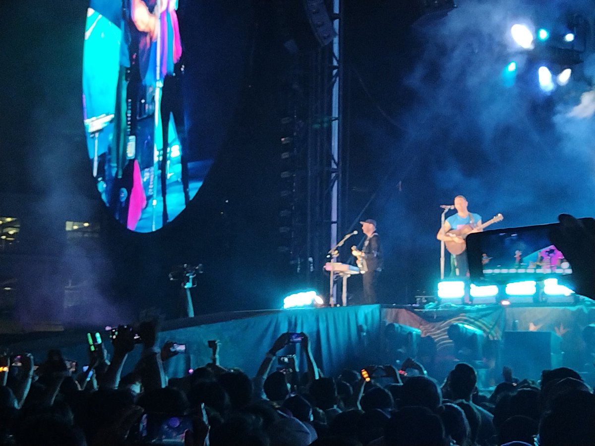 yary_va's tweet photo. @alfa913fm Los cuatro son espectaculares...
Pero sin duda #Coldplay los mejores 👍🏼 https://t.co/oMXIL1tSJ8