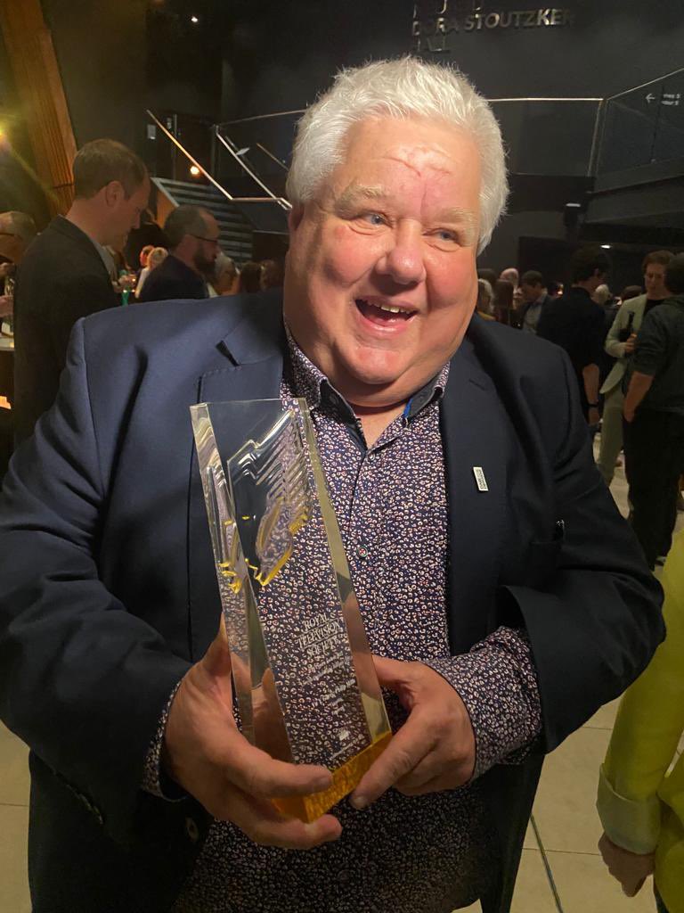 RalioS4C's tweet image. Waw waw waw! Ni mor chuffed 😍🙌🏻🥳
We only went and won it 😅 Diolch i bawb am wylio a chefnogi, thank you everyone for your support 🙌🏻