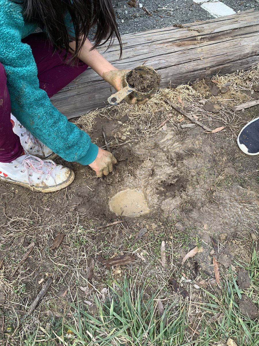 lcallicottedu's tweet photo. We also practiced our fractions outside! Students used different measuring cups and were able to see what we’ve talked about in class: the lower the denominator, the bigger the pieces/ amount! We compared how much mud and water can fit into each cup. #mathoutside #iteachmath https://t.co/vBpwGK8LnD