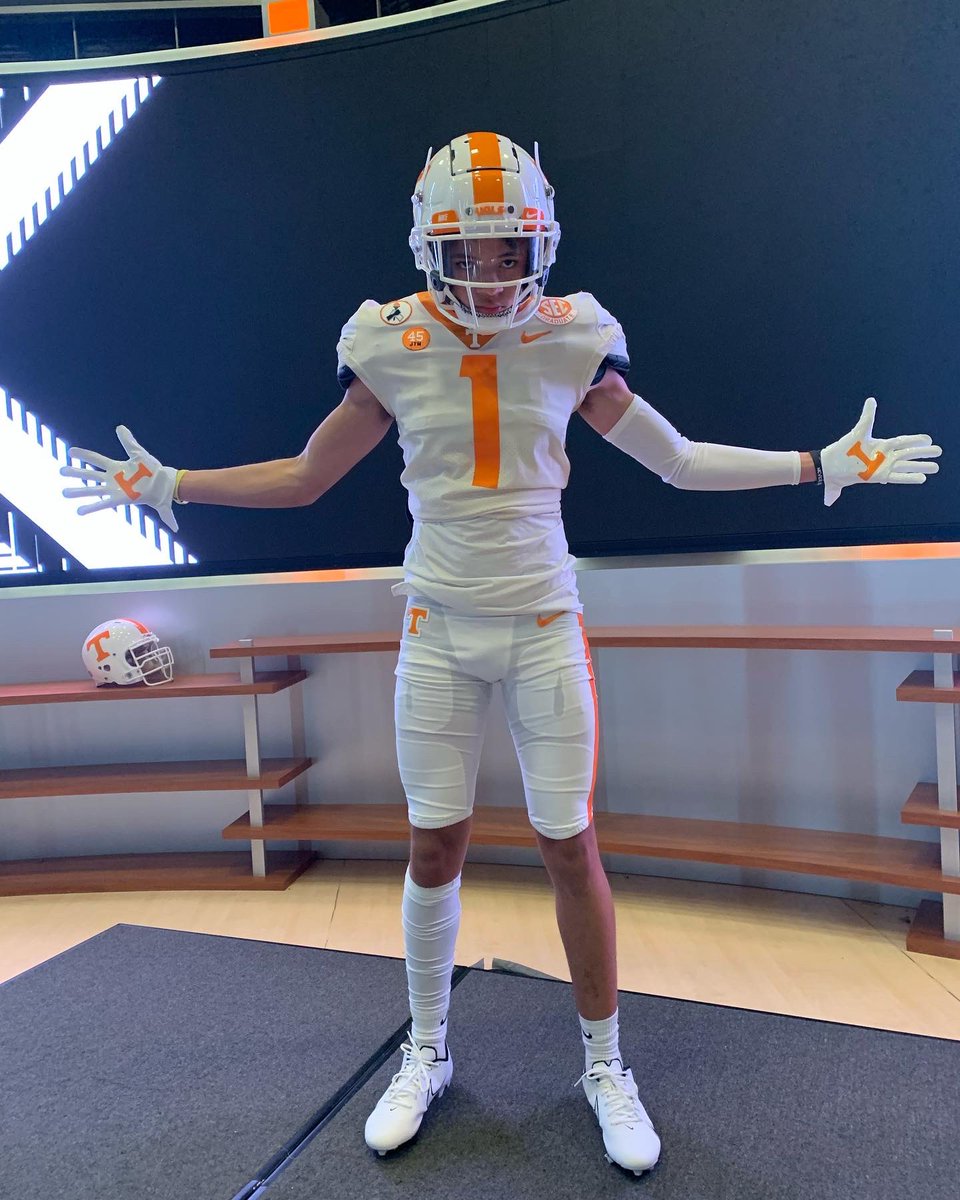 Had a great time 🍊🍊@Vol_Football today appreciate you all for having me!!! It was awesome @CoachGolesh @CoachKelseyPope @CoachBigPete @PRZJordan @dclay1889 @EDGYTIM @Rivals_Clint @VonpanthersFB @CoachM_Willis