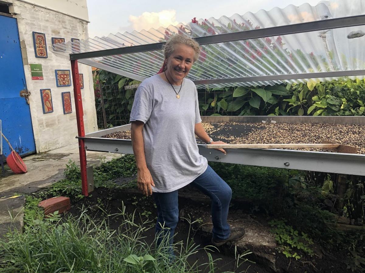 RadNalCo's tweet photo. #Podcasteando | Escucha “MUJERES CAFETERAS – GARZÓN HUILA" del podcast #RutaDelMagadalena. En Caldas las mujeres cabeza de hogar y amas de casa se organizaron para sembrar su propio café, venderlo y exportarlo.
🎧👉🏻 https://t.co/dfHqMLWi4L https://t.co/VVSjHxFK6U