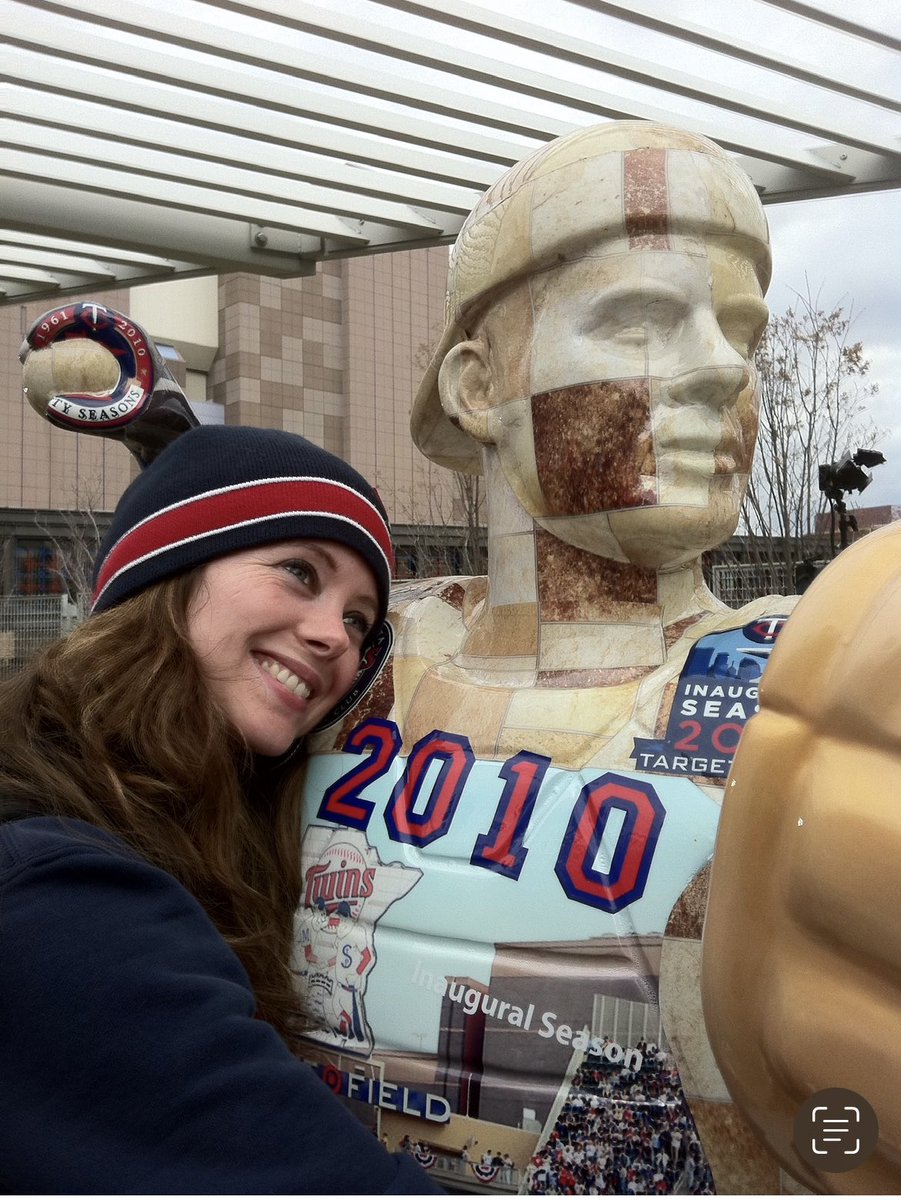 BrookeLeeAPC's tweet photo. A throwback to the @Twins Home Opener on this day back in 2011. @TargetFieldEVNT #GoTwins #SisterTime #SpringInMinne #WelcomeBaseball #MNTwins https://t.co/cNXRsaeuhw
