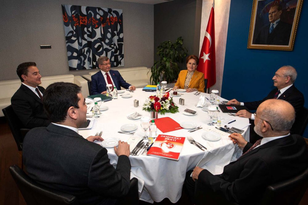 turgutalbas's tweet photo. Türk Milleti #5li #müteahhitlerden olduğu gibi #6lı #ittifaktan da büyüktür! https://t.co/PLQb8Audrc