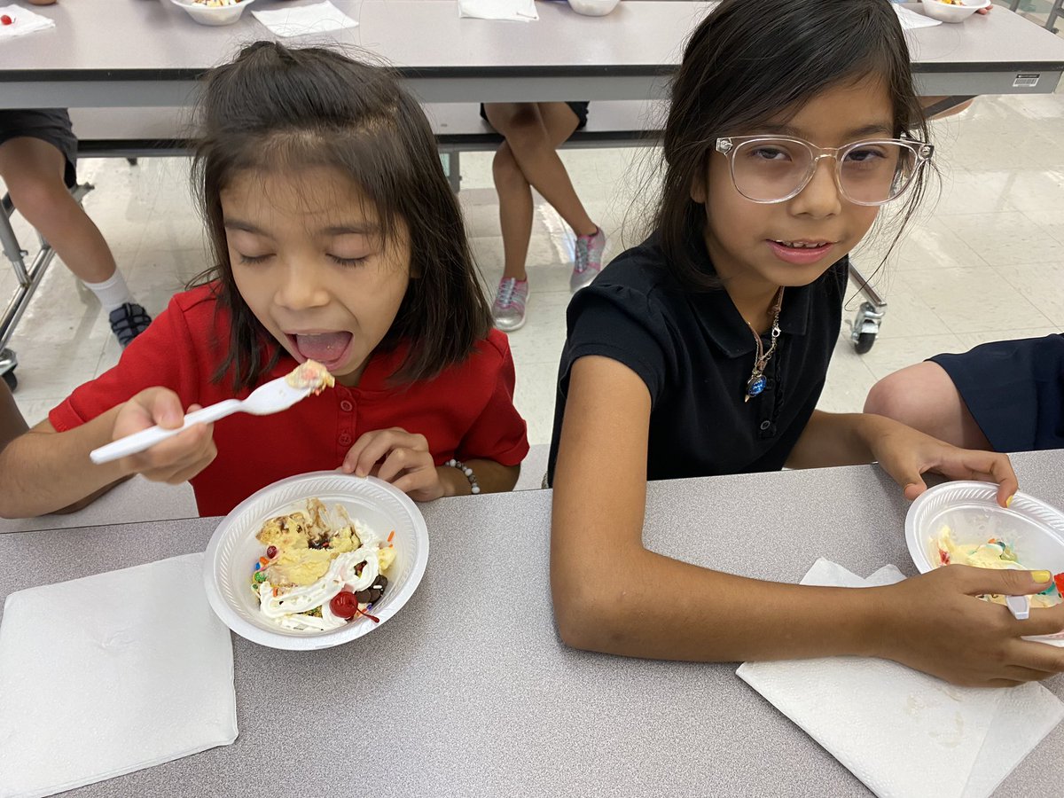 StallingsCPE's tweet photo. March Madness iReady champs deserve an ice cream reward! @blackbearsroar @collierschools https://t.co/VxoDoN6vq9