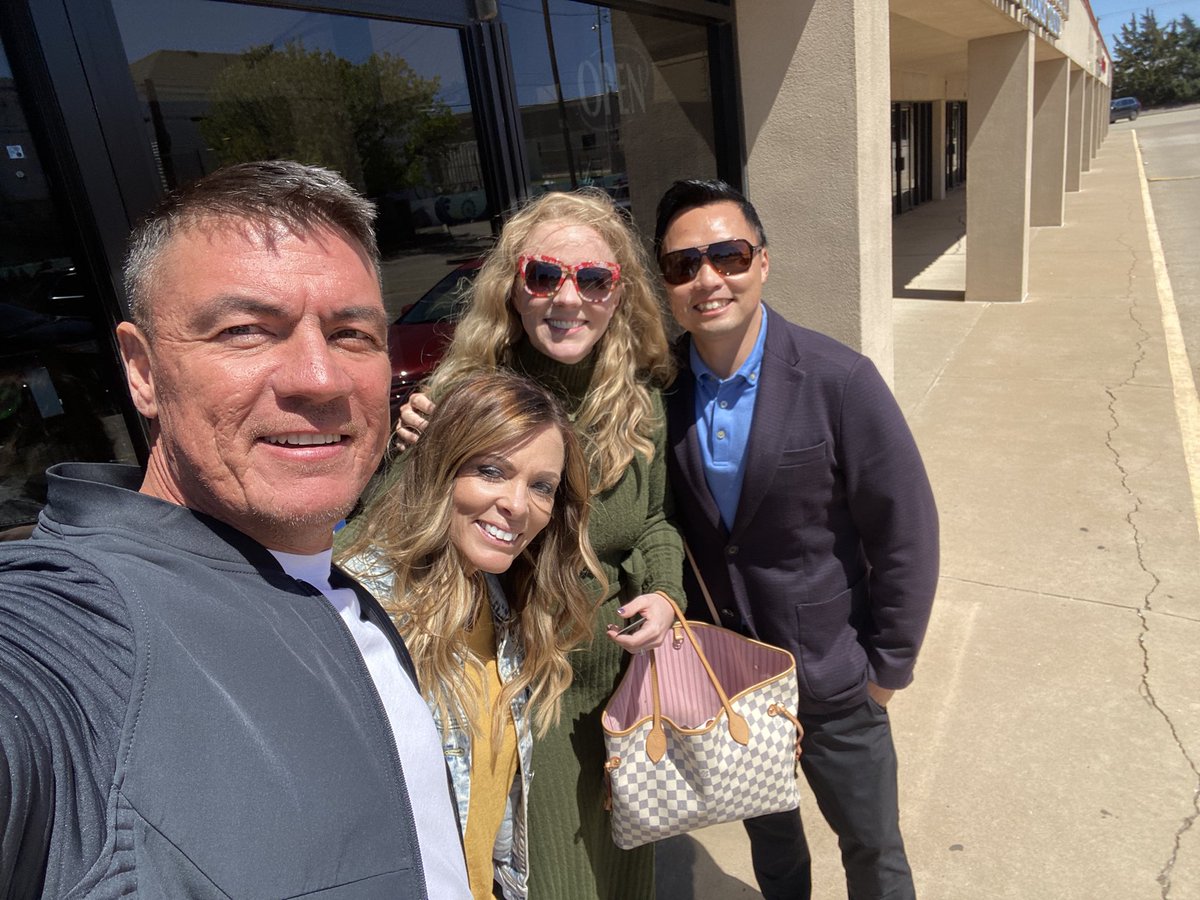 CoachGeorge5's tweet photo. Afternoon Lunch with some of my favorite people on the planet.
@UNDEFEATED_BRO @HealthyHustlin so grateful for our friendship, @shelli_aryse and I appreciate your friendship. #AsianBrother ๐ป๐ณ #OHANA
@Brian904Realtor ~ Hoang could be an honorary SHADY, that kind of dude! ๐๐ฝ๐ค๐ฝ https://t.co/F6RtKyl1HV