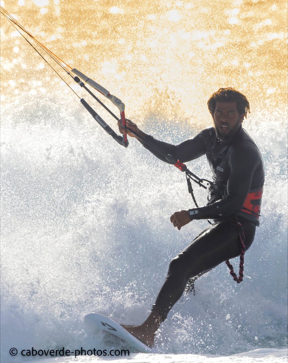 PhotosCabo's tweet photo. Great time of waves 
Kite Surfing - Punta Preta Sal - Cape Verde 
Airton Cozzolino 🇨🇻
🌊+💨 
 #paradise #watersports #capeverde #surfers #photographer #salisland  #caboverde  #puntapreta #pontapreta #ilhadosal #caboverde #capeverde #kitesurfibg #kitesurfer  #travel #photography https://t.co/qR0mO2U6XW