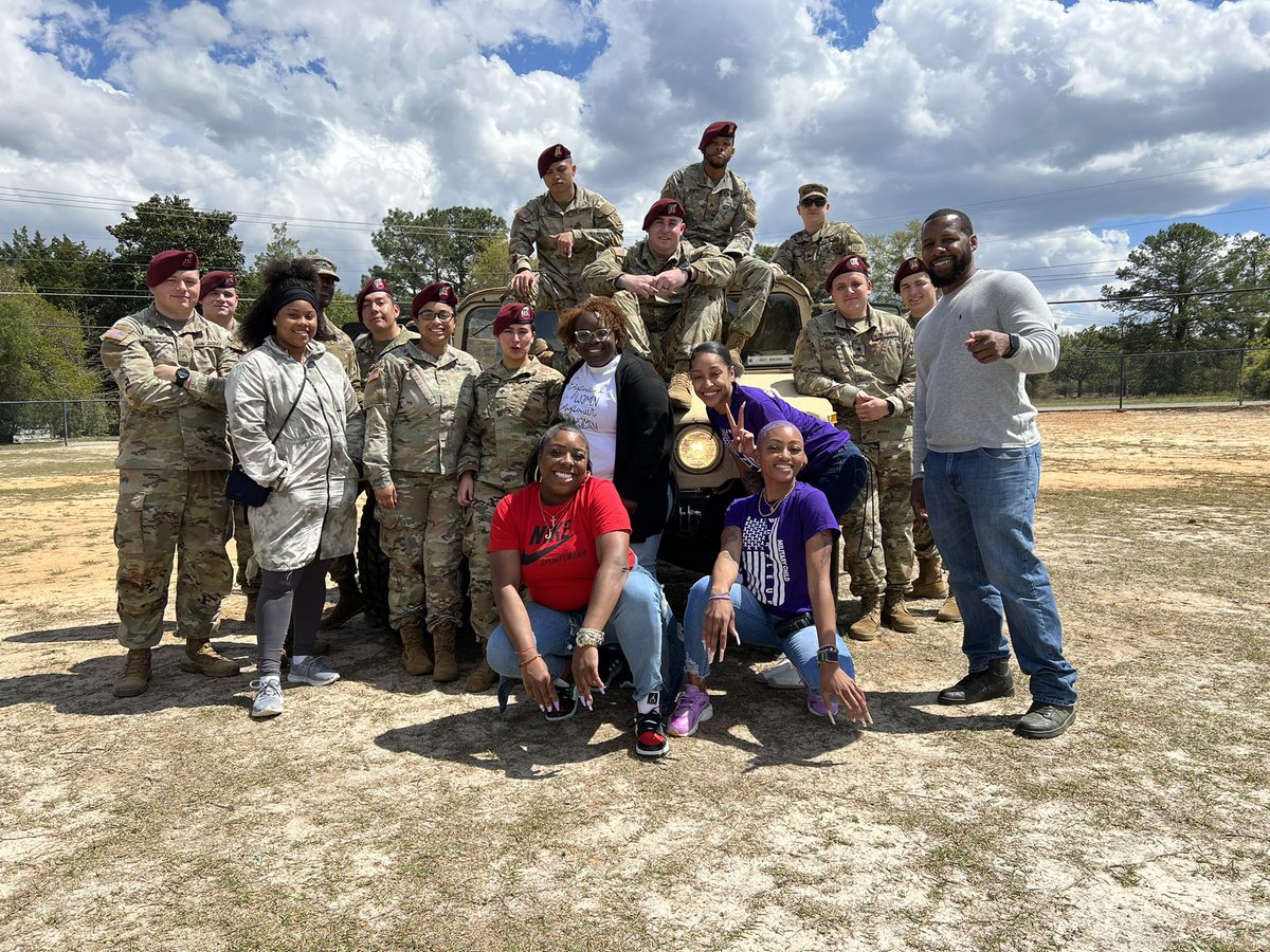 LBESjags's tweet photo. Today we had the pleasure of celebrating Purple Up Day by partnering with @FortBraggACS &amp; @82ndCAB for our Purple Up Obstacle Course! Thank you all for making this a successful day for our students! #sharethegood #ccs #purpleup4militarykids #cumberlandcountyschools #fortbragg https://t.co/QbdWOHEquP