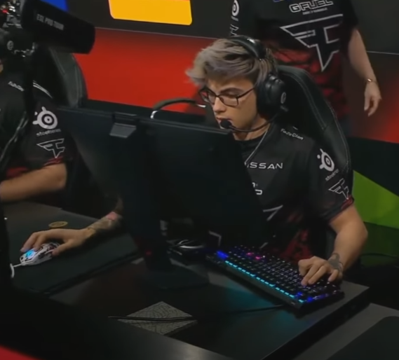 SteelSeries's tweet photo. want a chance to win a Limited Edition Neo Noir Prime mouse and mousepad? (the same mouse @Twistzz just used as @FaZeClan advanced to the semis in #ESLProLeague) 

-RETWEET this tweet
-REPLY with #FaZeUp and #ForGlory 

NA/EU only, ONE winner chosen tomorrow morning🌞 https://t.co/5rJLwQsvdC