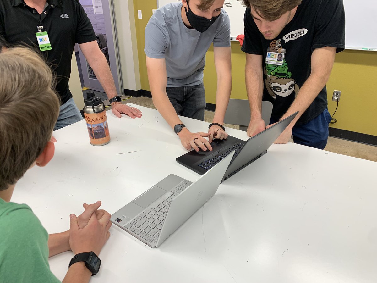 LGuerrero_MET's tweet photo. Today Chris Lemka gave us advice and guidance on our final presentation for the year. #PeoriaMET #PeoriaMETEng https://t.co/JFFsh43Ki8