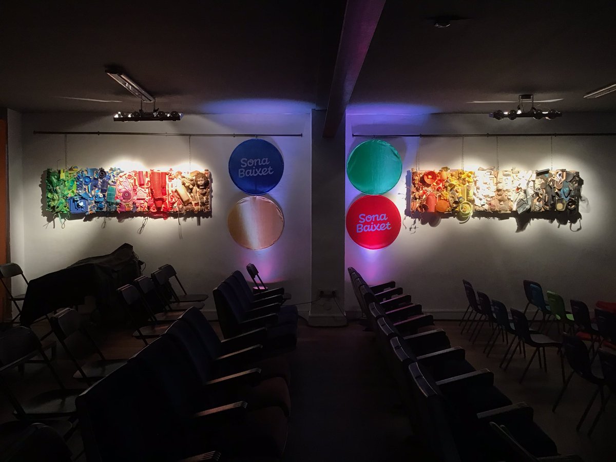 TeatreRavalG's tweet photo. Així de bonica ha quedat l’escola del @TeatreRavalG que demà acollirà les actuacions de petit format del #sonabaixet, músiques populars valencianes i titelles amb contes de #gloriafuertes... entrades: https://t.co/A2p7v8khm6. Veniu, veniu! @LaCasaCalba https://t.co/IQPLxdm425