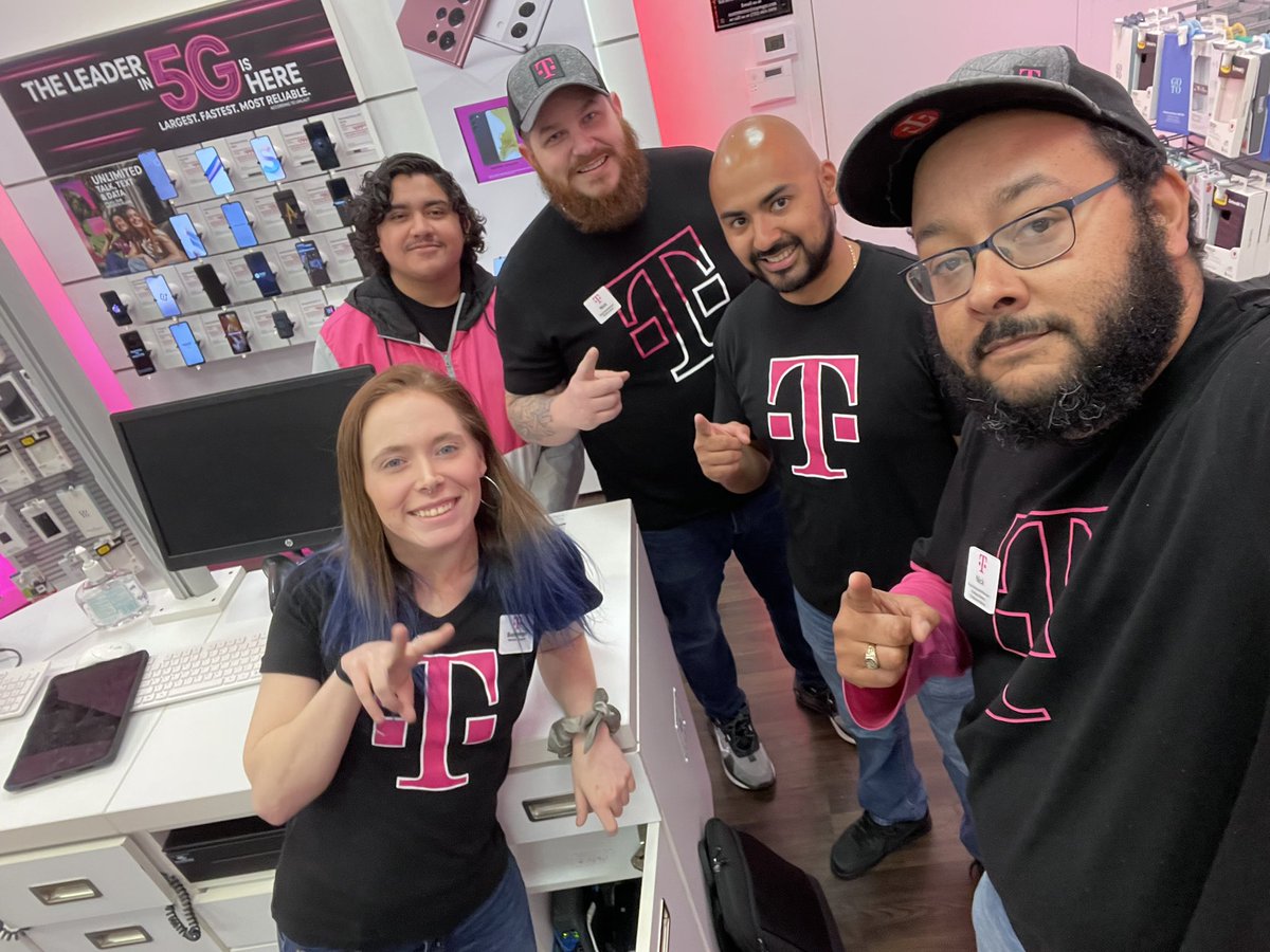 Friday visits with <a href="/ExpStores/">Express Stores, LLC</a>, Citadel Mall ready for a big weekend! @_DMDaniella @MaTrenta619 #letsgo #ready