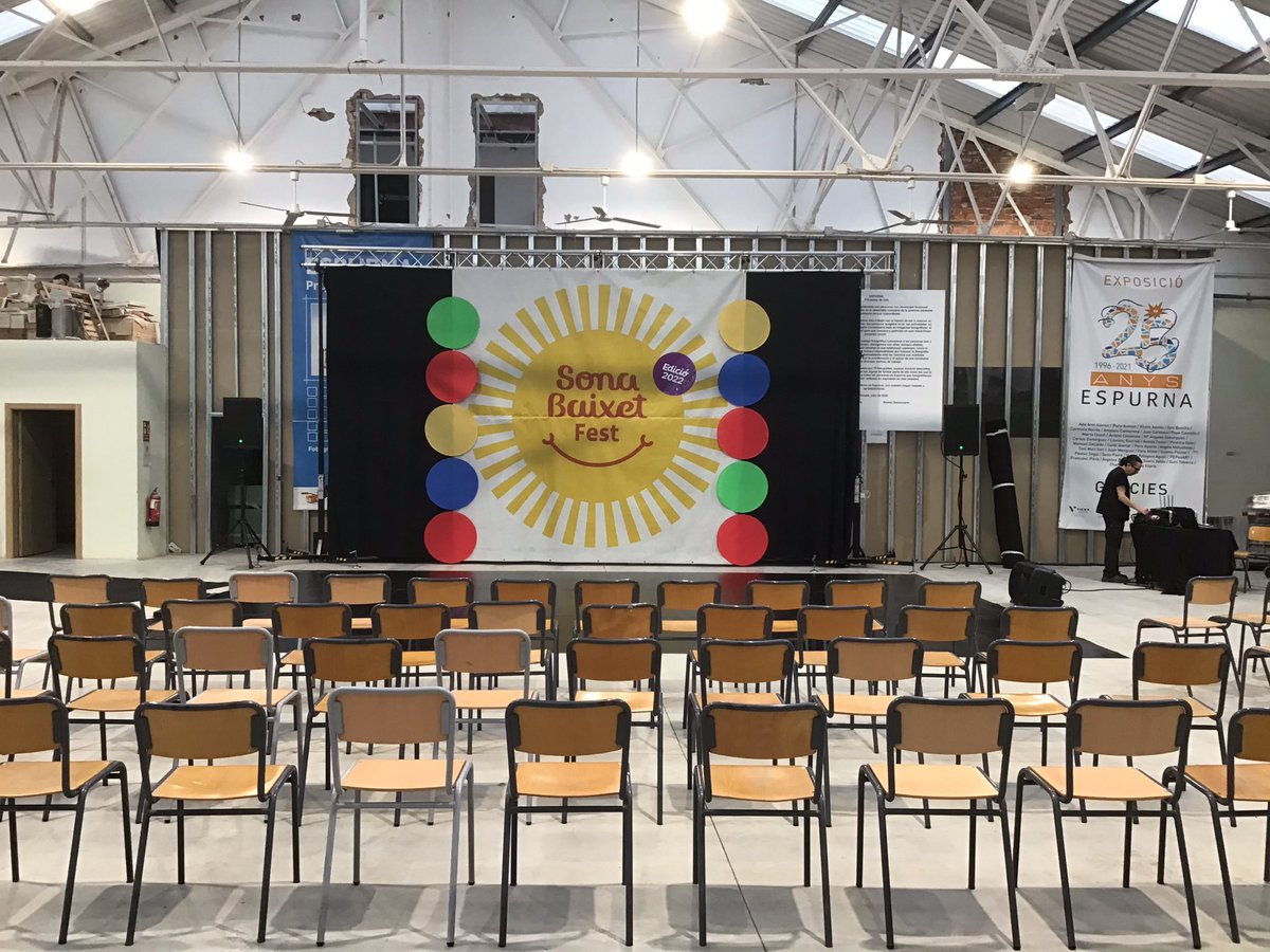 LaCasaCalba's tweet photo. Ara sí, ja ho tenim tot preparat, demà comença el #sonabaixet #gandia. Vos esperem al @TeatreRavalG i a la nau de la @FundacioEspurna (en la foto) que ens ha cedit el seu espai (gràcies!), on actuaran @LaLolaBoreal i #gonzalosantamaria #eddyeighty https://t.co/lxD0MpEhu4