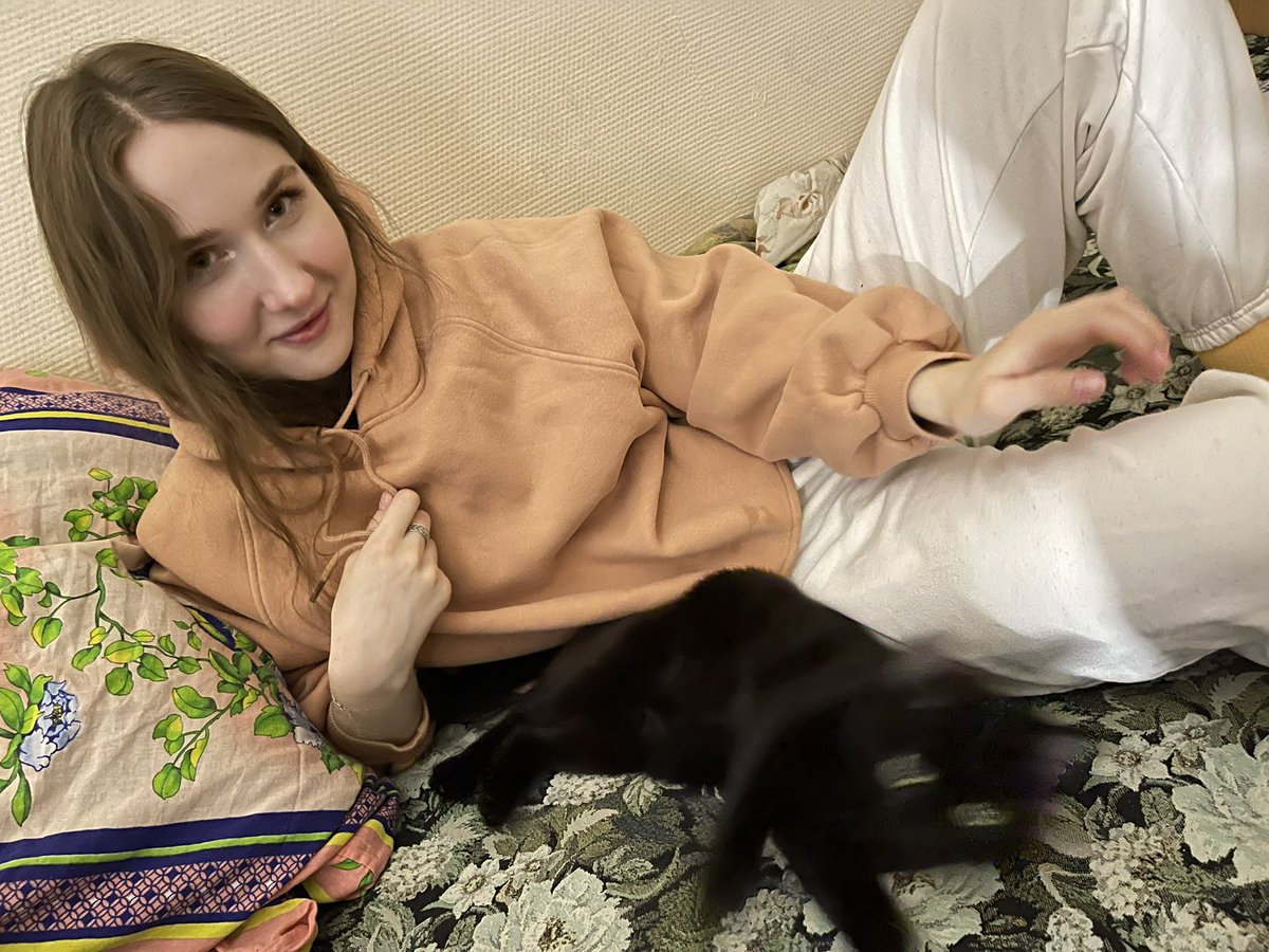 Pirlmz's tweet photo. Спектакль в двух актах «измена» https://t.co/oSI1RO9o4H