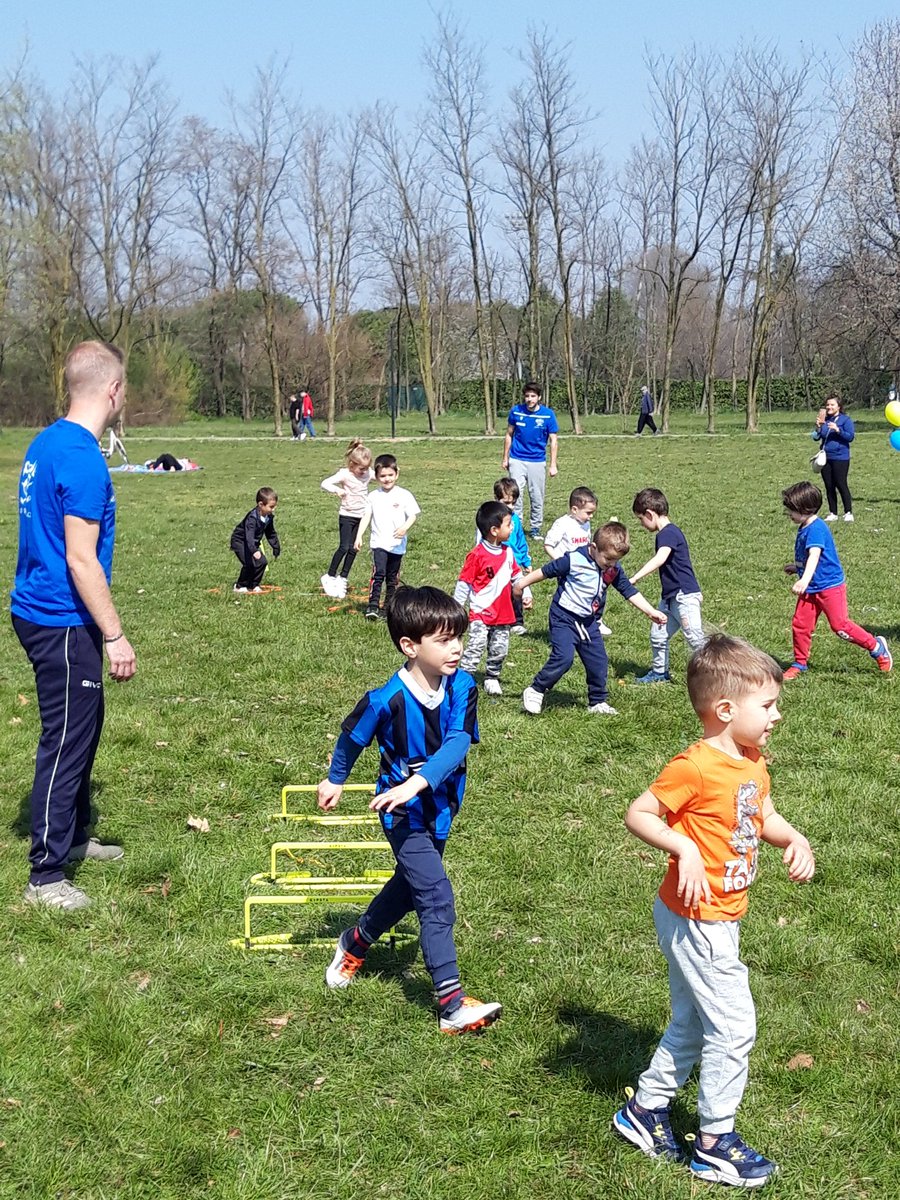 Asilodelcalcio's tweet photo. Che colore ha la Felicità? #corso #asilodelcalcio #seregno #parco #life #sport #goall https://t.co/NaflIHEk36