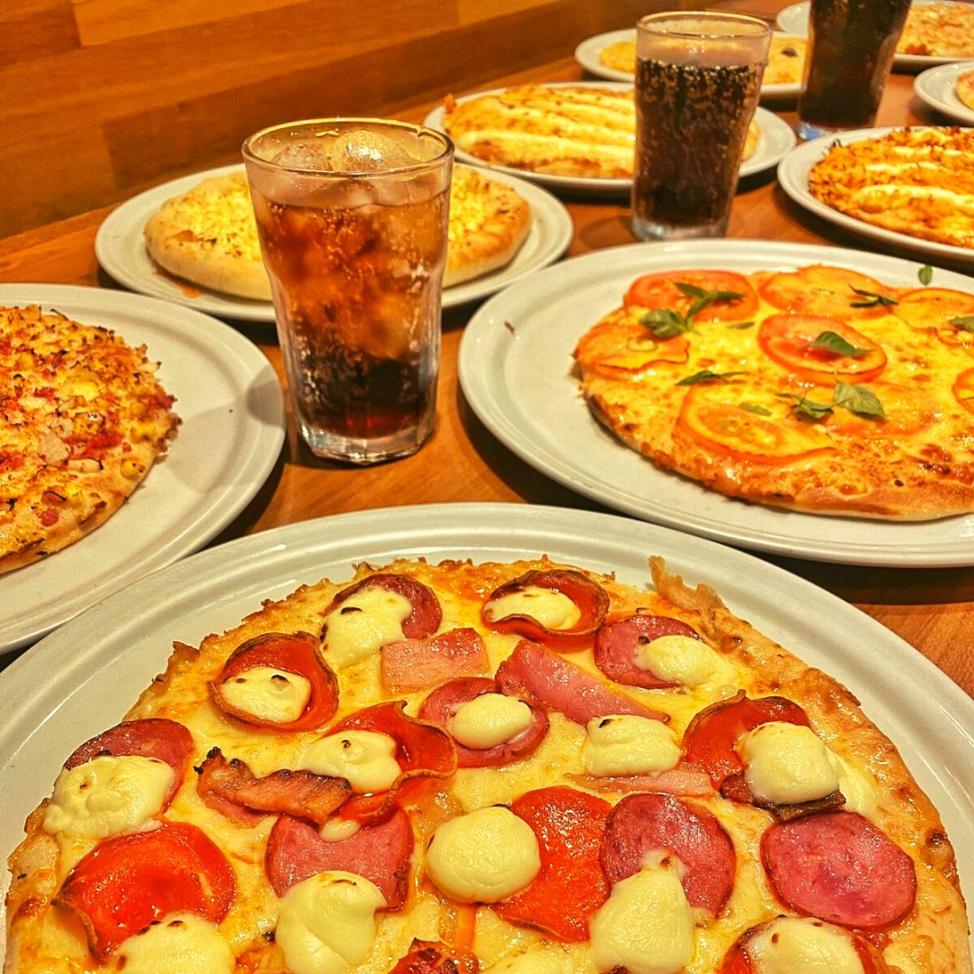 parmebr's tweet photo. O Sextou que a gente ama é com Rodízio Parmê. 🍕🍢🥩
Buffet da Noite com rodízio de pizzas Parmê!
🍕+🥘Lojas:
📌 Tijuca, Norte Shopping, Nova América, Vila da Penha, Campo Grande, Bangu, Top Shopping, São Gonçalo, Recreio e Barra.
#Rodiziodepizzas #parme #buffetparme https://t.co/HkfaIyKQc5