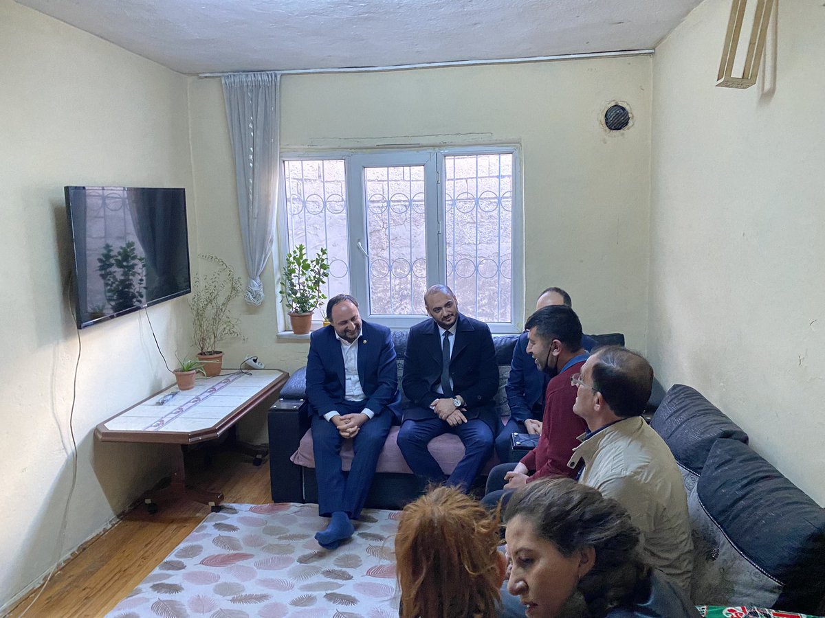 İlçe Başkanımız Sn. <a href="/AvGokhanUlke/">Av.Gökhan ÜLKE</a>, Milletvekilimiz Sn. <a href="/iekarayel/">Dr. İsmail Emrah KARAYEL</a>, Kadın Kolları Başkanımız Sn. <a href="/ElifdemirokpN/">ElifDemirokPınar</a> ve Mahalle Başkanımız Sn. Yusuf Pekşan ile birlikte Kazım Karabekir Mahallemizde bir dizi ev ziyaretlerinin ardından iftarda Gündoğdu ailesinin misafiri olduk.