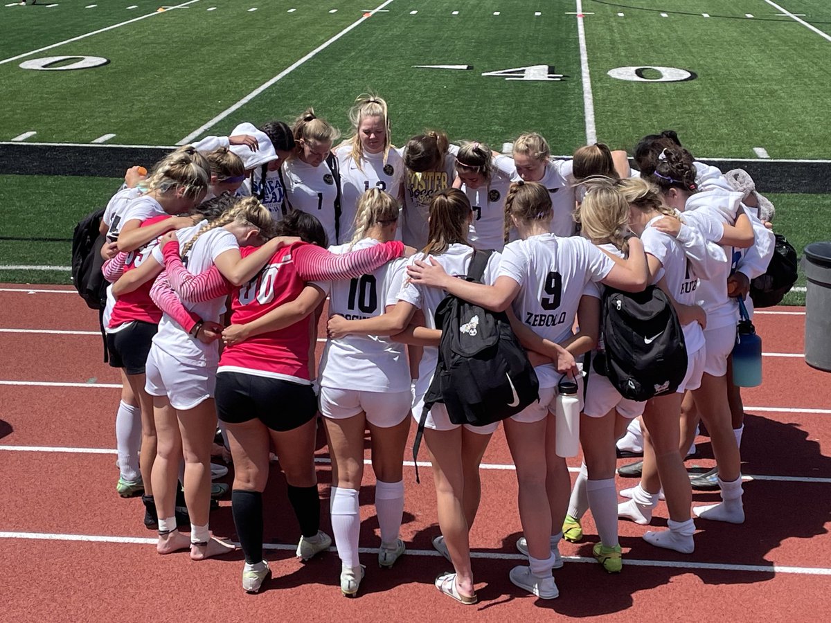 kemot05's tweet photo. ⁦@angelica_bochus⁩ put on her ⁦@FosterSoccer⁩ uniform that she’s been wearing with pride over last 4 yrs for the last time,😢, Thank you Coach Wilmot, all her teammates and ⚽️ parents, as one soccer chapter ends new one will begin soon ⁦⁦@nsuwolves_sc⁩ 🐺 https://t.co/M9dbgXHTQ4