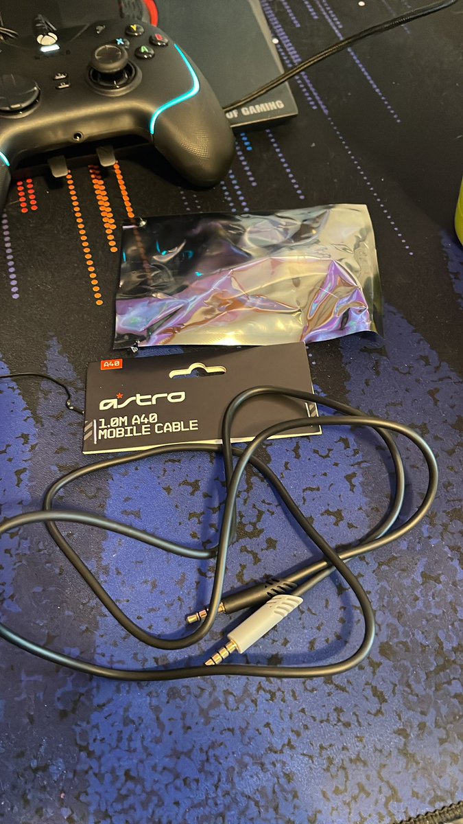 flamknight's tweet photo. @ASTROSupport I order the mobile cable and I believe I was sent the VR cable as I see no online mic on this cable. Did I miss understand on the website as one is $10 and the other is $5 and I ordered the one with the inline mic. https://t.co/wOyq3EB7W1