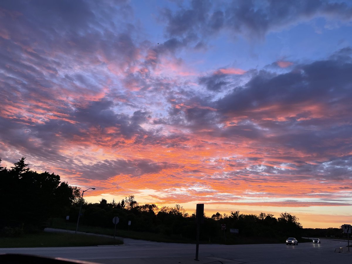 cinders23's tweet photo. @StormHour @TheStormare Pink sky. #Wisconsinsunset https://t.co/3mdRol0x17