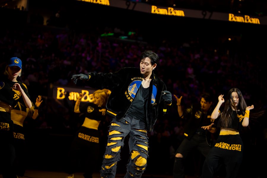 by_ysd_'s tweet photo. Now he will also be known for being the first ever NBA K-pop global ambassador and the first ever K-Pop NBA halftime show performer. 🌉💚
#GOT7 #BamBamxGSW #BamBam 

https://t.co/MjIavQThTB https://t.co/bkyGFqC871