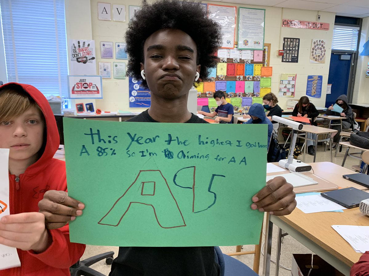 j_eisenberg87's tweet photo. Students @CatonsvilleMS create SMART goals for math class for 4th quarter #achievecreatetransform @BCPSMATH @BCPS_AVID https://t.co/1e67EAVI37