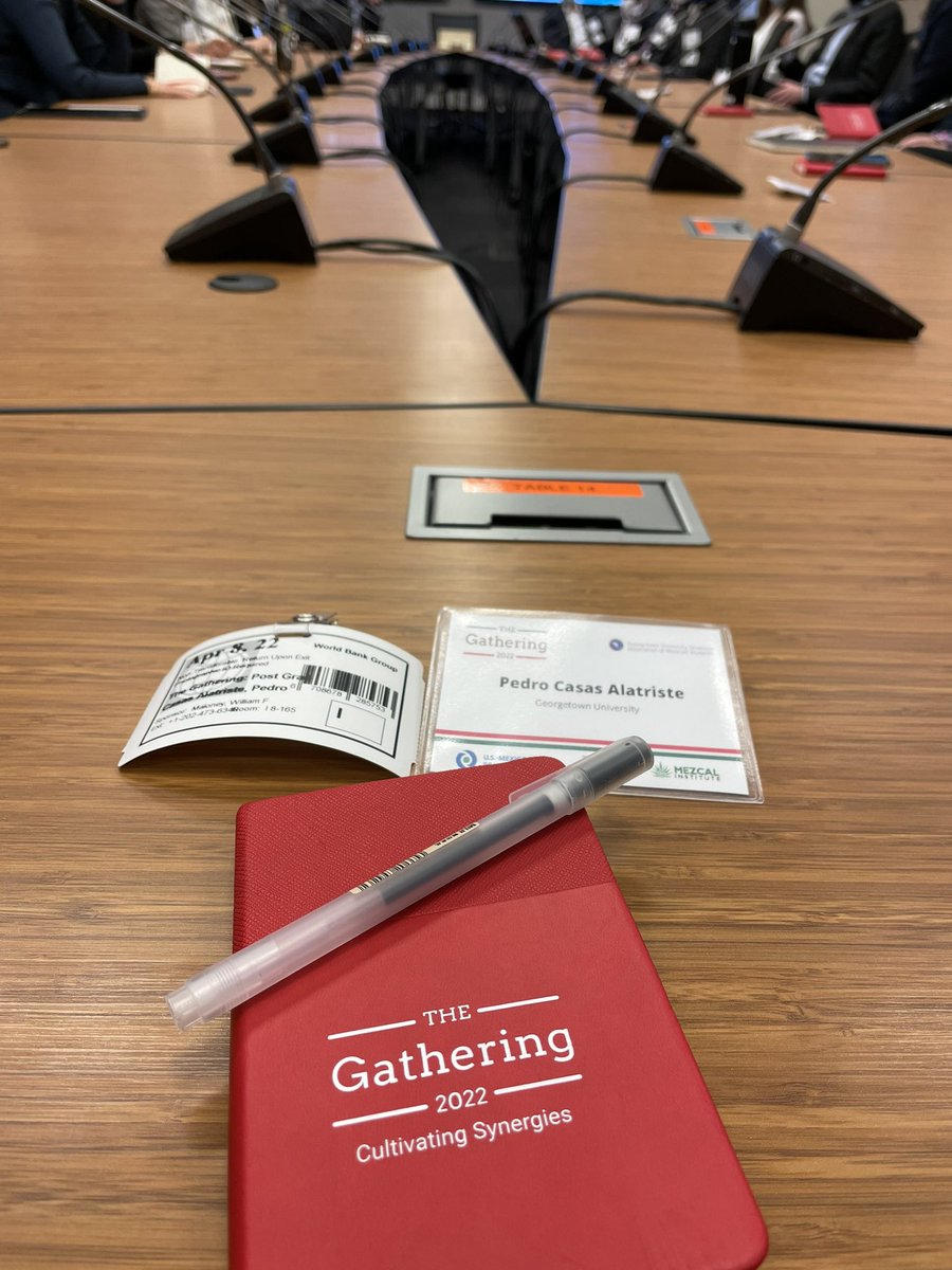 PedroCasas's tweet photo. Este fin de semana nos reunimos en DC estudiantes mexicanos de posgrado de Harvard, Chicago, Georgetown, Yale, Princeton y Columbia para discutir y buscar soluciones para los problemas de México, poniendo en práctica lo que hemos estudiado en múltiples disciplinas. #TheGathering https://t.co/xyPSK7jUuT